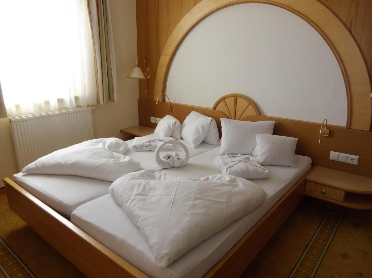 Hotel Neuwirt ラムサウ・アム・ダッハシュタイン エクステリア 写真