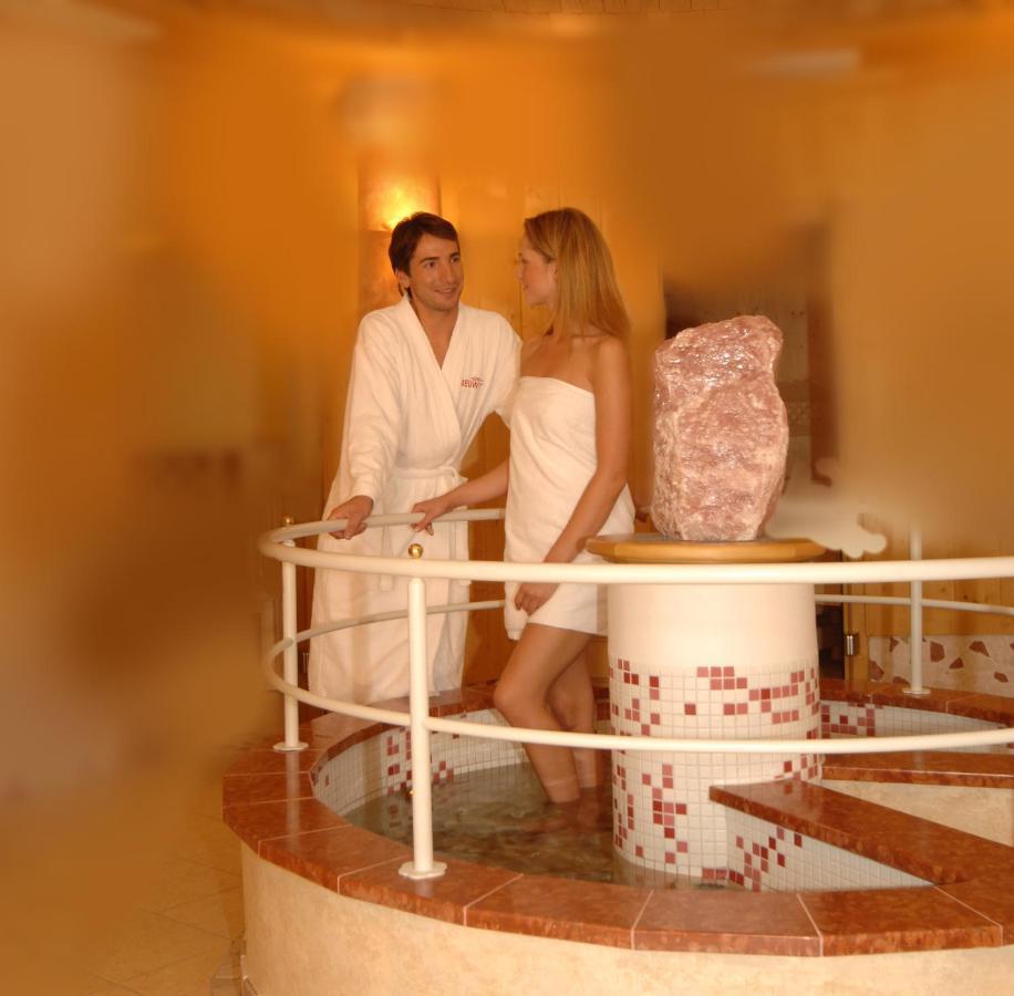 Hotel Neuwirt ラムサウ・アム・ダッハシュタイン エクステリア 写真