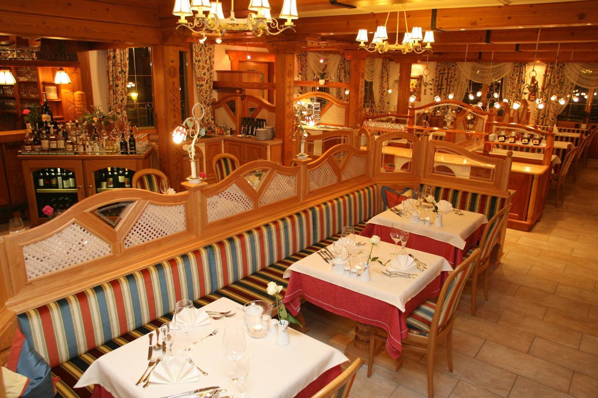 Hotel Neuwirt ラムサウ・アム・ダッハシュタイン エクステリア 写真